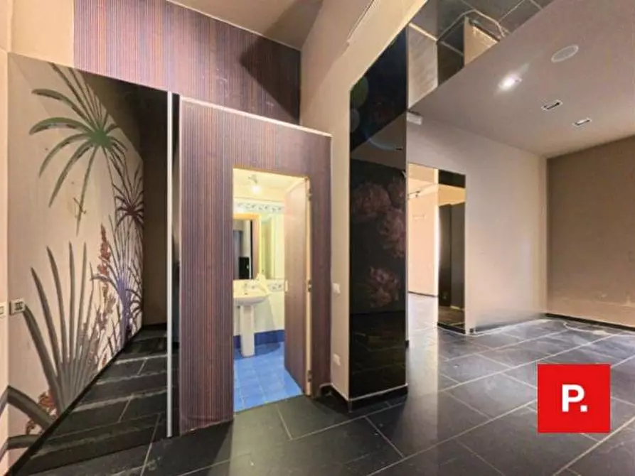 Immagine 11 di Locale commerciale in affitto  in via san carlo a Caserta