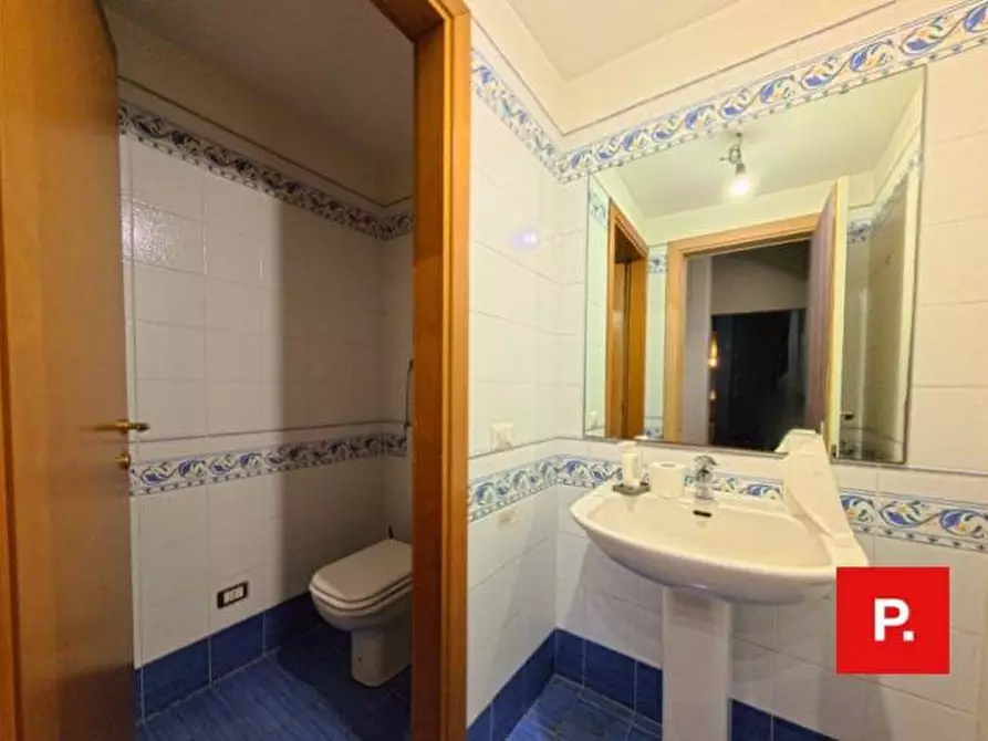 Immagine 13 di Locale commerciale in affitto  in via san carlo a Caserta