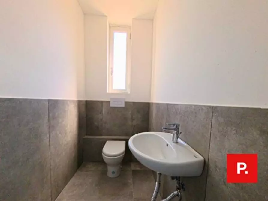 Immagine 19 di Ufficio in affitto  in VIA MELVIN JONES a Caserta
