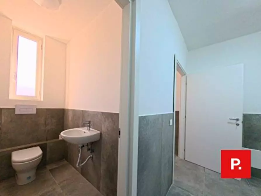 Immagine 21 di Ufficio in affitto  in VIA MELVIN JONES a Caserta