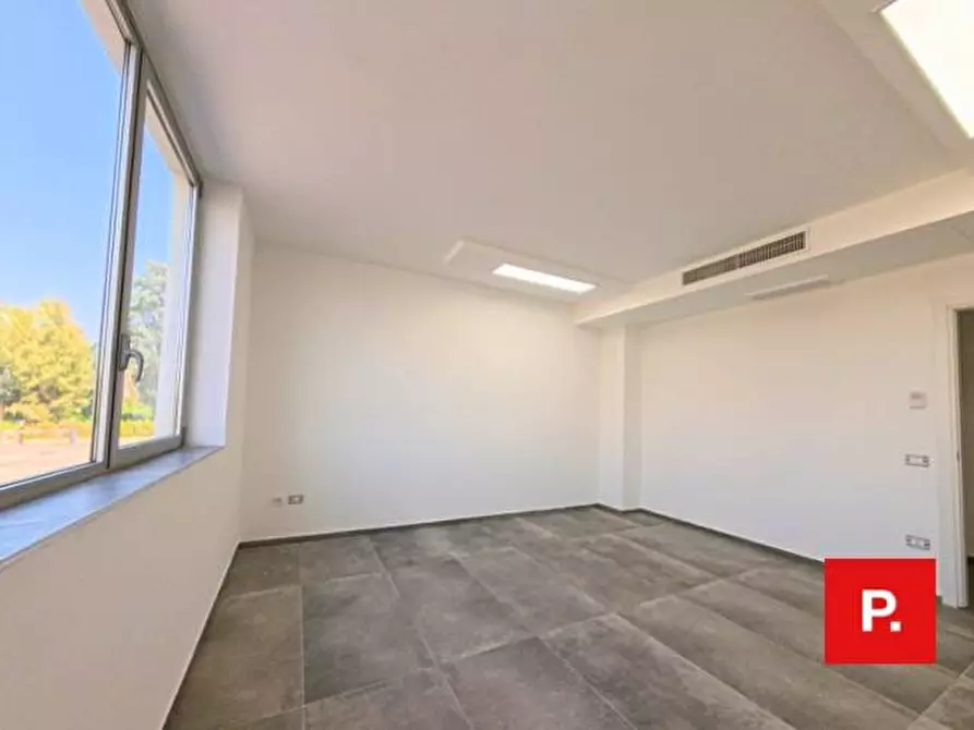 Immagine 2 di Ufficio in affitto  in VIA MELVIN JONES a Caserta