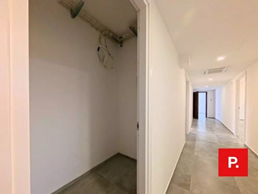 Immagine 4 di Ufficio in affitto  in VIA MELVIN JONES a Caserta