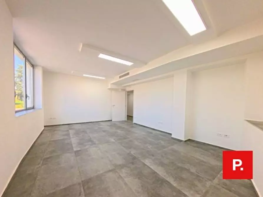Immagine 9 di Ufficio in affitto  in VIA MELVIN JONES a Caserta