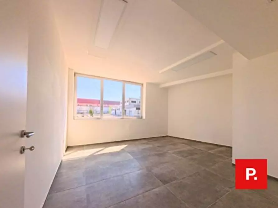 Immagine 16 di Ufficio in affitto  in VIA MELVIN JONES a Caserta