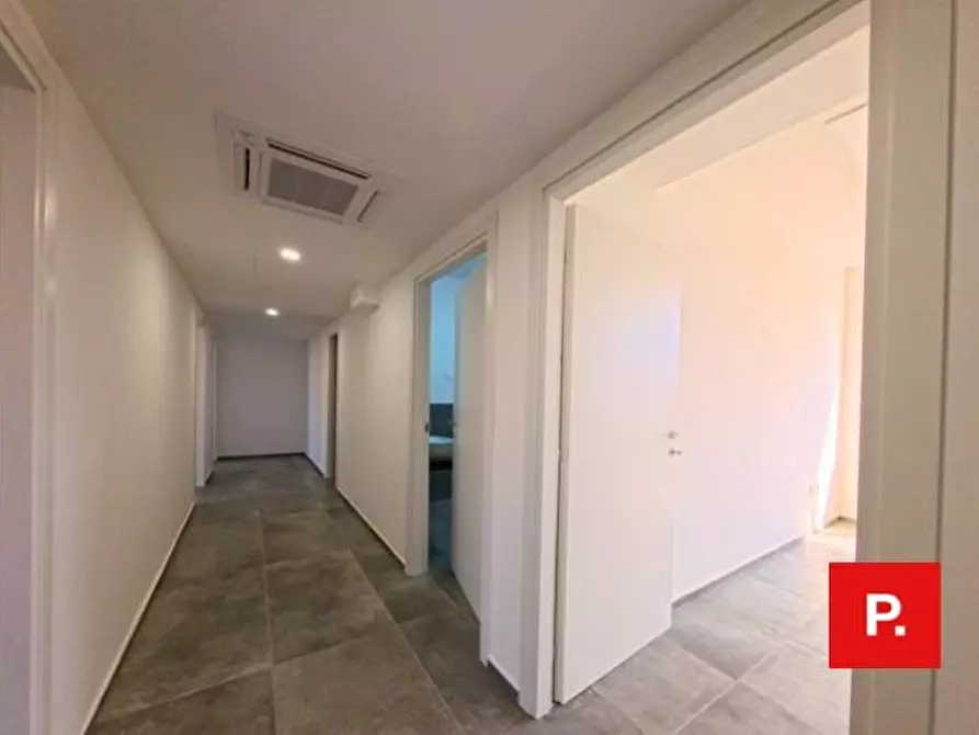 Immagine 17 di Ufficio in affitto  in VIA MELVIN JONES a Caserta