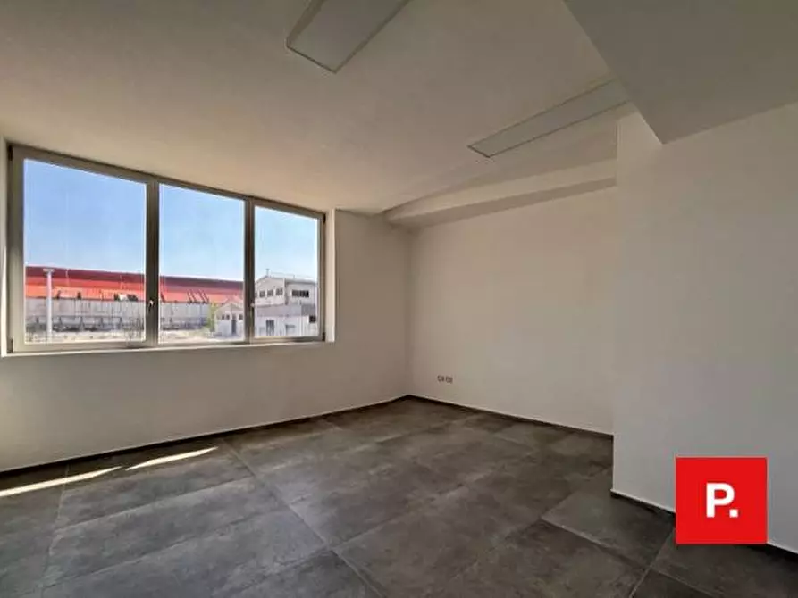 Immagine 17 di Ufficio in affitto  in VIA MELVIN JONES a Caserta