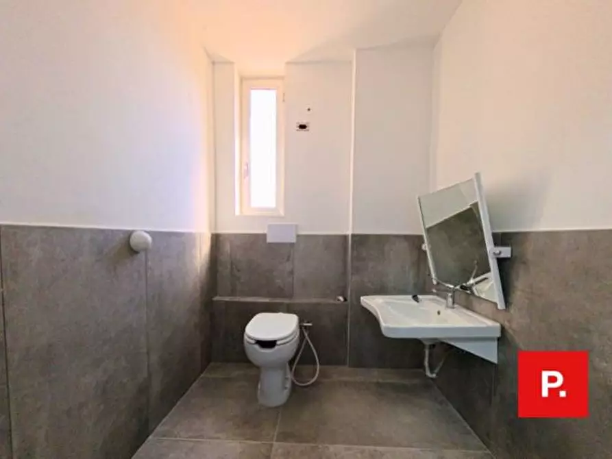 Immagine 25 di Ufficio in vendita  in via Melvin Jones a Caserta