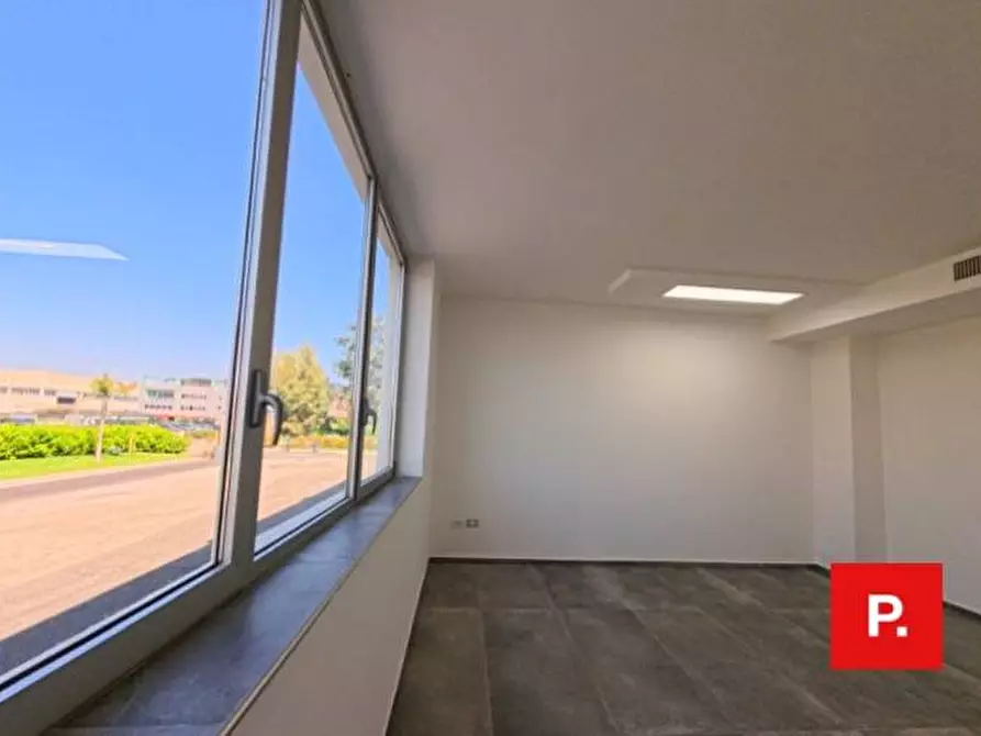 Immagine 3 di Ufficio in vendita  in via Melvin Jones a Caserta