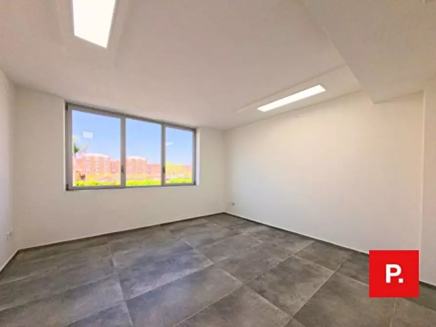 Immagine 5 di Ufficio in vendita  in via Melvin Jones a Caserta