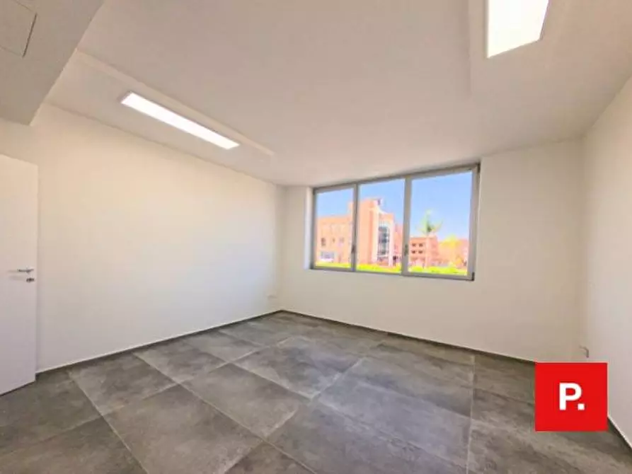 Immagine 6 di Ufficio in vendita  in via Melvin Jones a Caserta