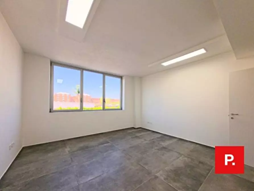 Immagine 8 di Ufficio in vendita  in via Melvin Jones a Caserta