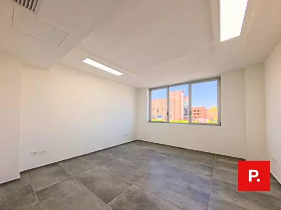 Immagine 9 di Ufficio in vendita  in via Melvin Jones a Caserta