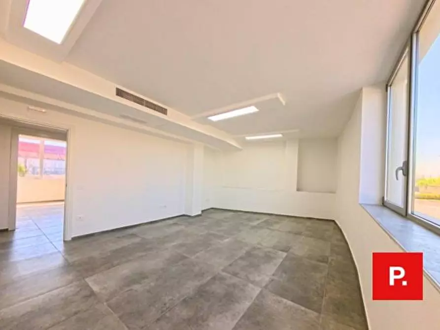 Immagine 13 di Ufficio in vendita  in via Melvin Jones a Caserta