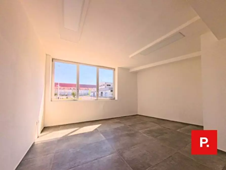 Immagine 17 di Ufficio in vendita  in via Melvin Jones a Caserta