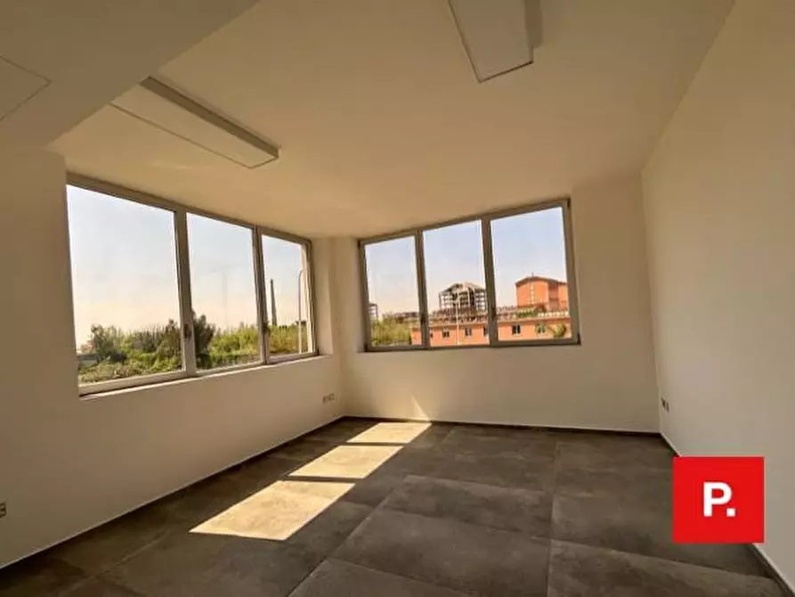 Immagine 29 di Ufficio in vendita  in via Melvin Jones a Caserta