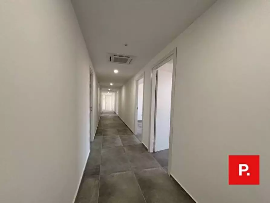 Immagine 34 di Ufficio in vendita  in via Melvin Jones a Caserta