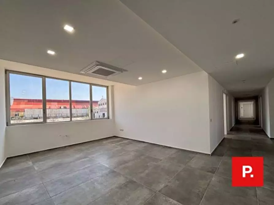 Immagine 39 di Ufficio in vendita  in via Melvin Jones a Caserta