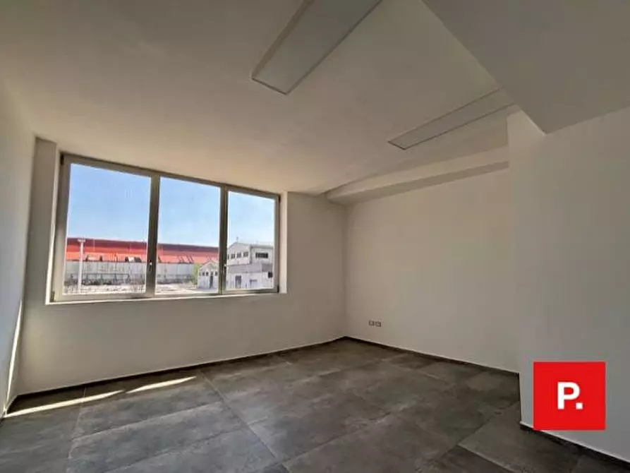 Immagine 40 di Ufficio in vendita  in via Melvin Jones a Caserta