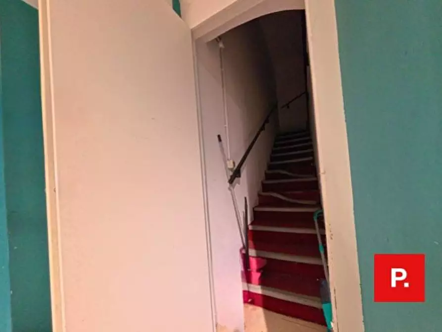 Immagine 10 di Locale commerciale in affitto  a Caserta