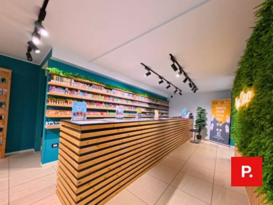 Immagine 4 di Locale commerciale in affitto  a Caserta