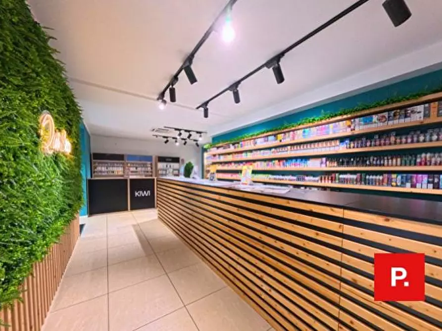 Immagine 5 di Locale commerciale in affitto  a Caserta