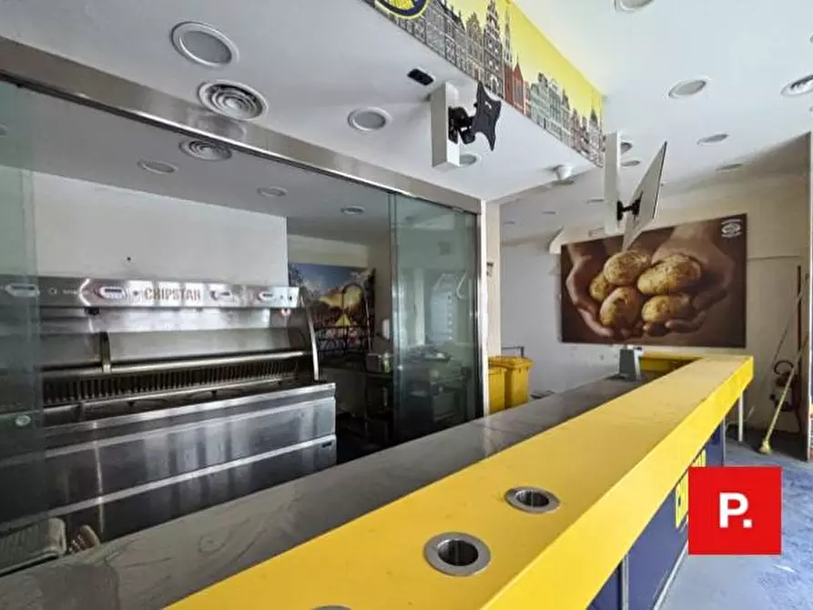 Immagine 6 di Locale commerciale in affitto  in Via Ferrante 47 a Caserta