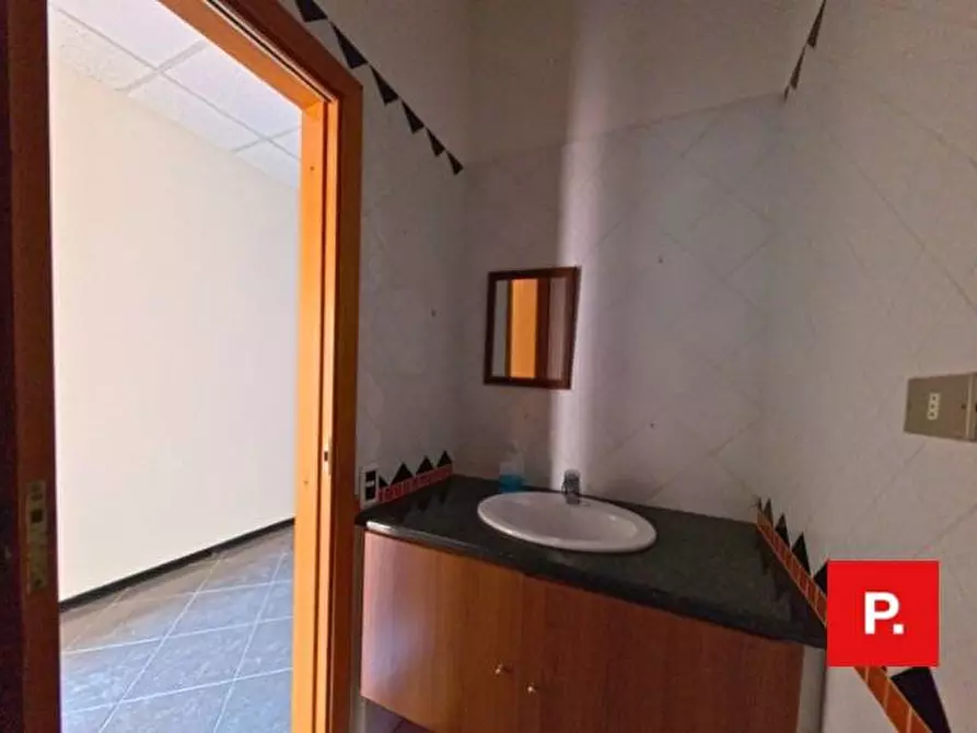 Immagine 10 di Appartamento in affitto  in corso Trieste 156 a Caserta