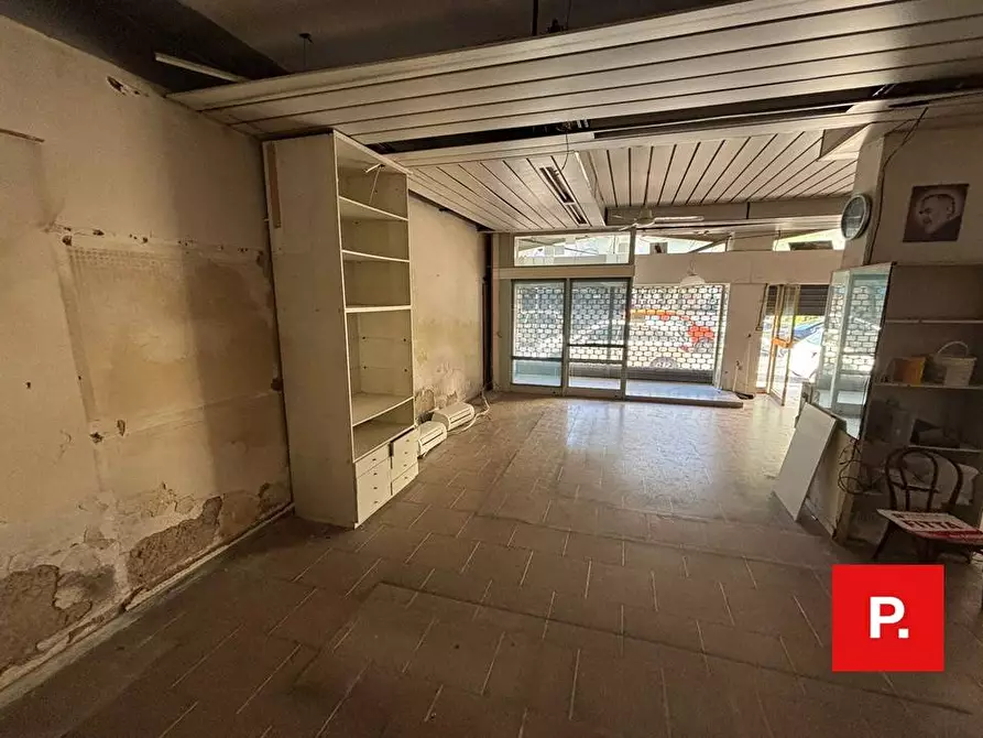 Immagine 9 di Locale commerciale in affitto  in VIA DEL REDENTORE a Caserta