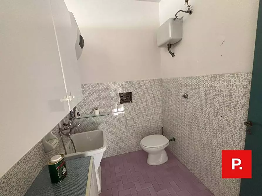 Immagine 12 di Locale commerciale in affitto  in VIA DEL REDENTORE a Caserta