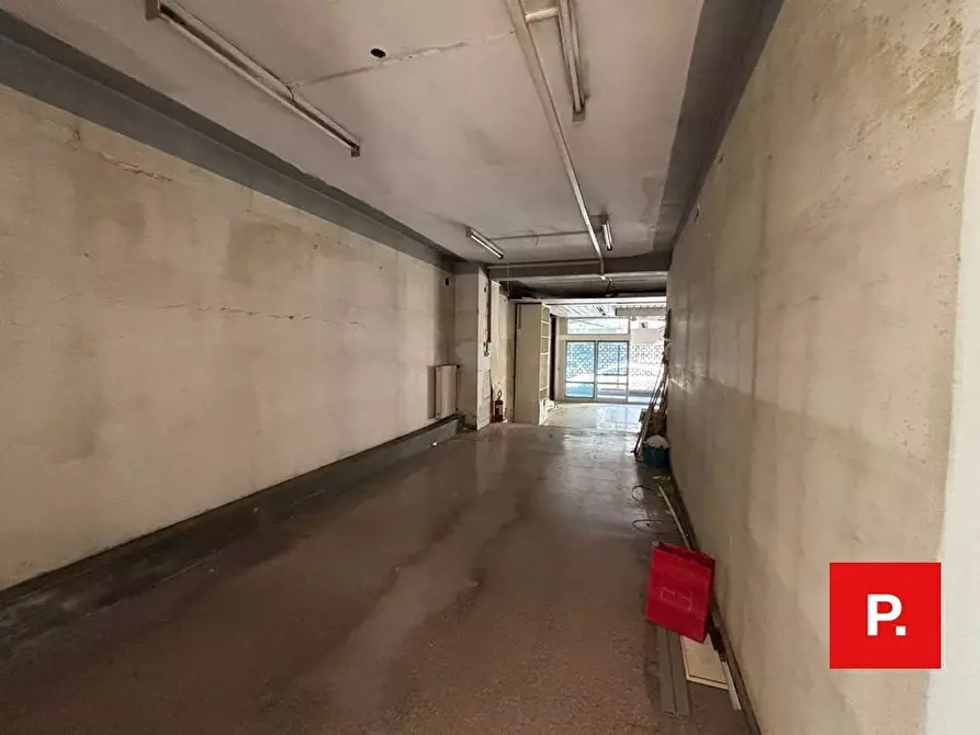 Immagine 14 di Locale commerciale in affitto  in VIA DEL REDENTORE a Caserta