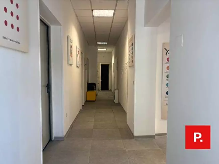 Immagine 6 di Locale commerciale in affitto  in Piazza Della Seta 1 a Caserta