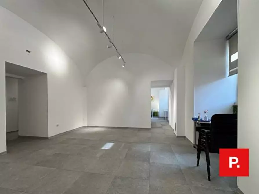 Immagine 14 di Locale commerciale in affitto  in Piazza Della Seta 1 a Caserta