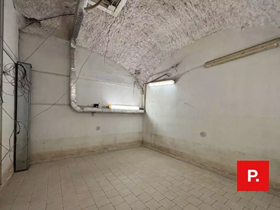 Immagine 19 di Locale commerciale in affitto  in Piazza Della Seta 1 a Caserta
