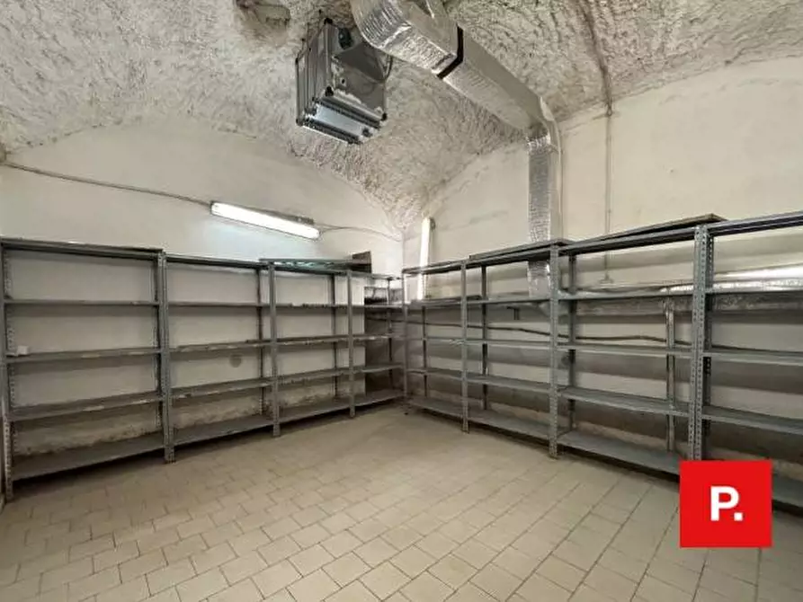 Immagine 20 di Locale commerciale in affitto  in Piazza Della Seta 1 a Caserta