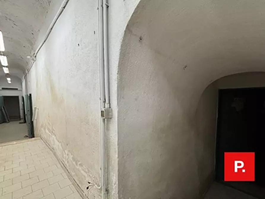 Immagine 21 di Locale commerciale in affitto  in Piazza Della Seta 1 a Caserta