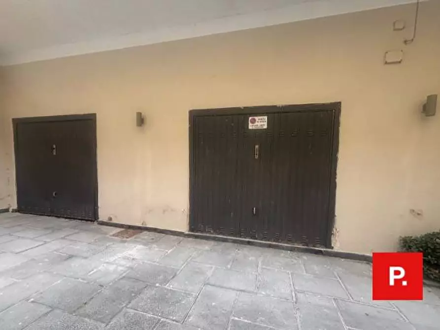 Immagine 2 di Box auto in affitto  in Via San Giovanni 54 a Caserta