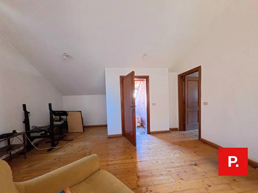 Immagine 25 di Villa in vendita  in via dario russo a Caserta