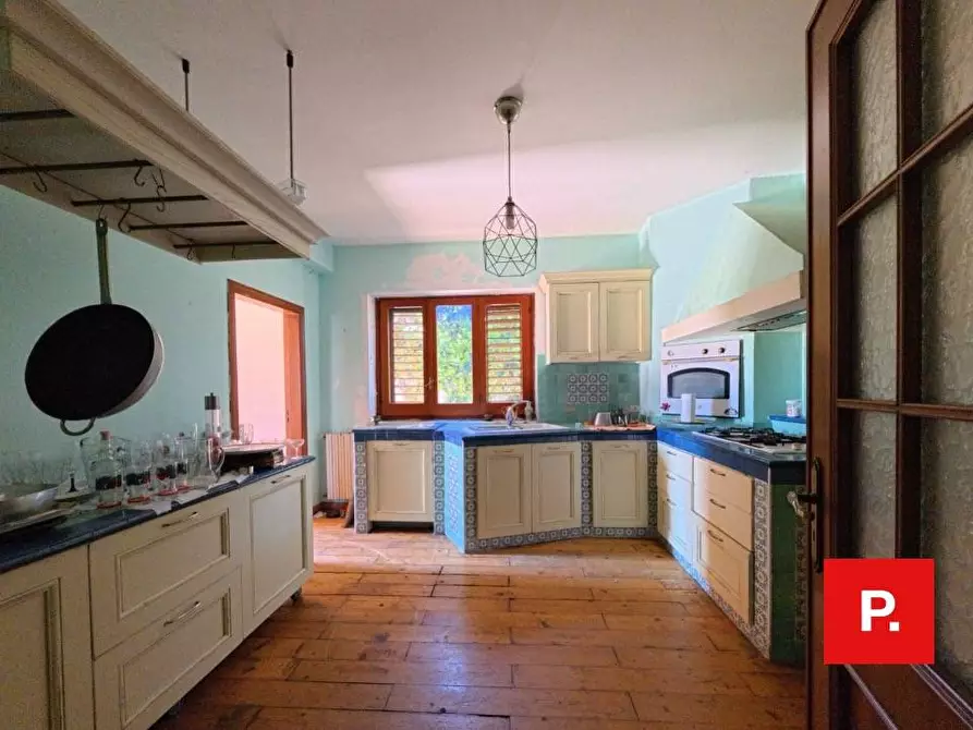 Immagine 11 di Villa in vendita  in via dario russo a Caserta