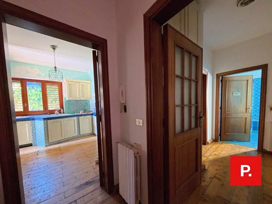 Immagine 10 di Villa in vendita  in via dario russo a Caserta
