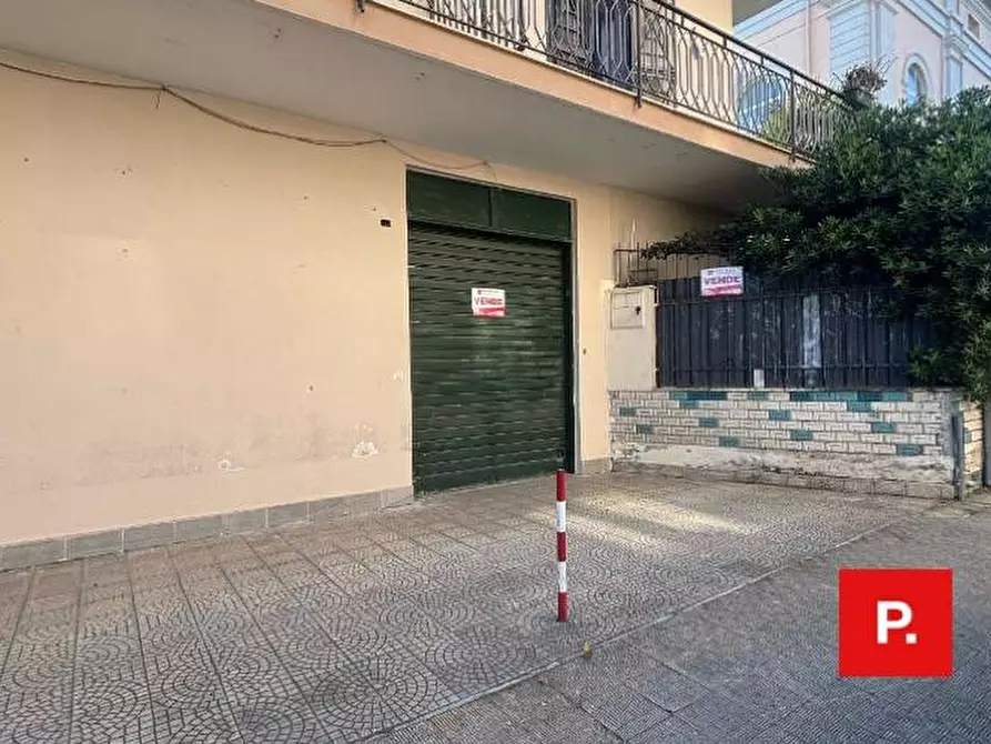 Immagine 4 di Locale commerciale in vendita  in Viale Europa 2 a Capodrise