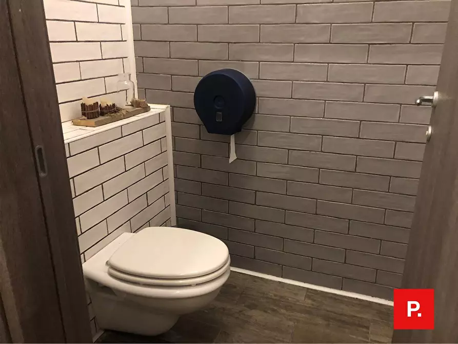 Immagine 14 di Locale commerciale in affitto  in via giuseppe maria bosco a Caserta