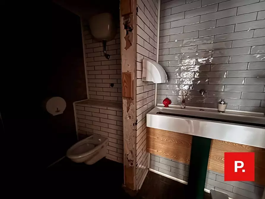 Immagine 13 di Locale commerciale in affitto  in via giuseppe maria bosco a Caserta