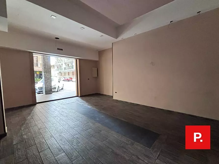 Immagine 3 di Locale commerciale in affitto  in via giuseppe maria bosco a Caserta