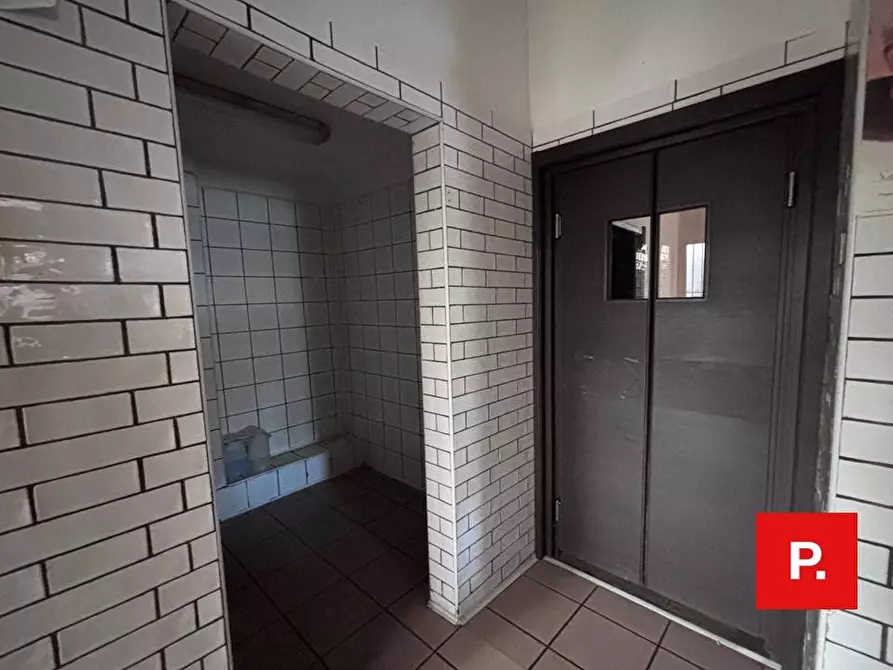 Immagine 19 di Locale commerciale in affitto  in via giuseppe maria bosco a Caserta