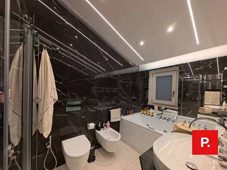 Immagine 42 di Villetta a schiera in vendita  in via Camusso 6 a Caserta