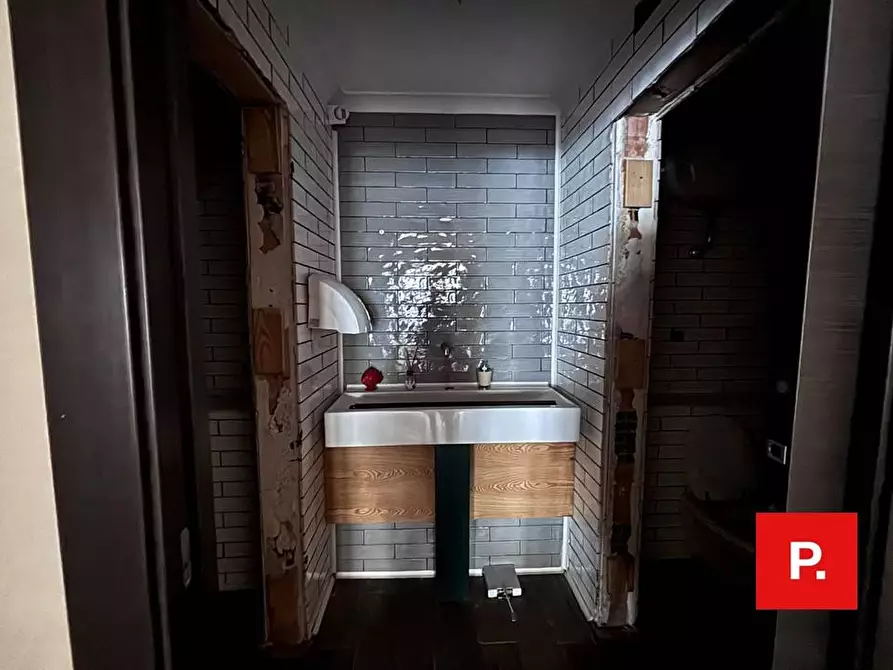 Immagine 12 di Locale commerciale in affitto  in via giuseppe maria bosco a Caserta