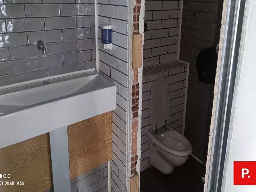 Immagine 11 di Locale commerciale in affitto  in via giuseppe maria bosco a Caserta