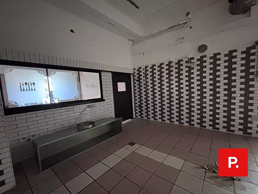 Immagine 17 di Locale commerciale in affitto  in via giuseppe maria bosco a Caserta