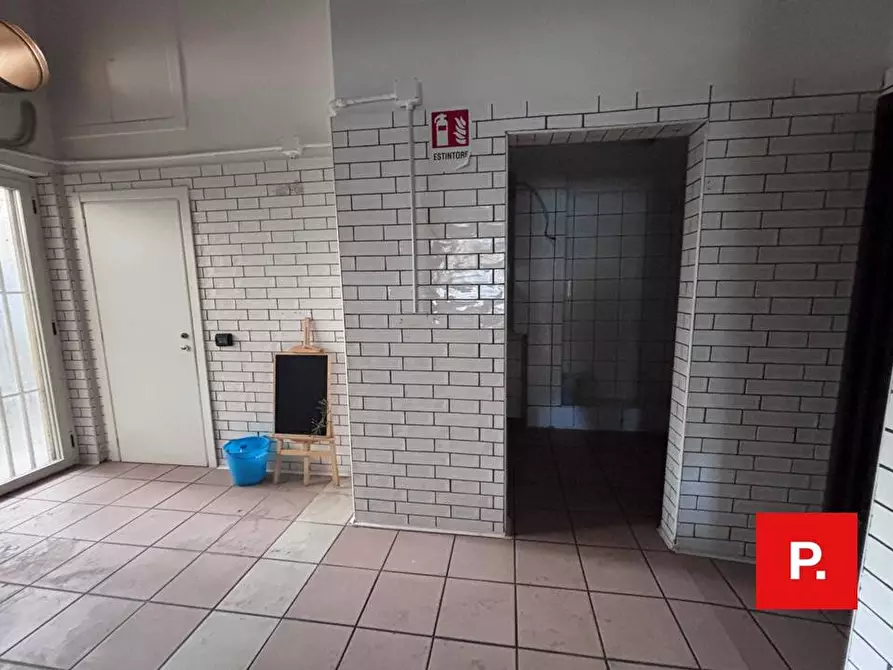 Immagine 18 di Locale commerciale in affitto  in via giuseppe maria bosco a Caserta