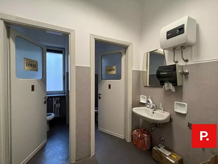 Immagine 11 di Ufficio in vendita  in via Torino a Milano